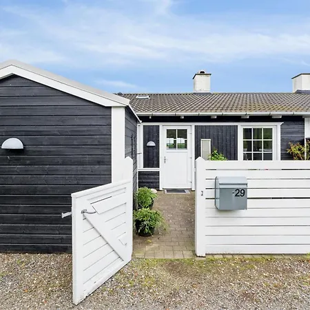 Isbiorn - 300m From The Sea By Interhome