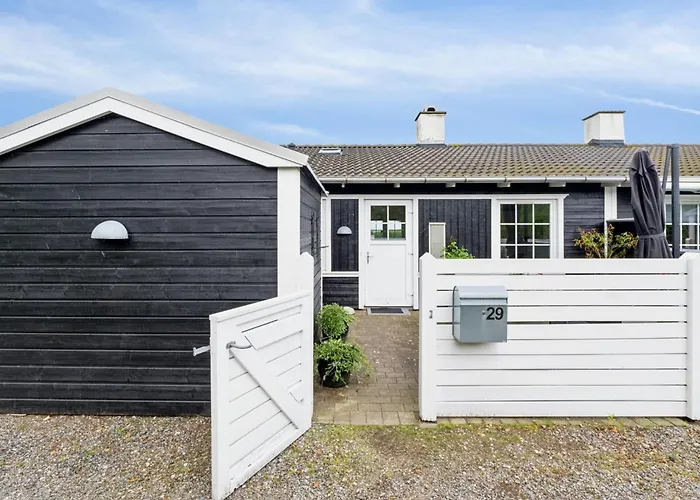 Isbiorn - 300m From The Sea By Interhome